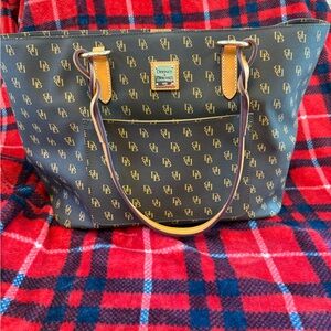 Beautiful Dooney & Bourke Tote Bag